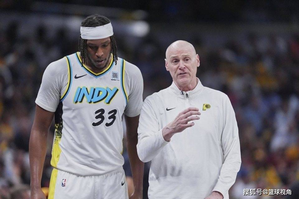 NBA季后赛总决赛紧张开启，强队拼尽全力争夺荣誉，稳步上升