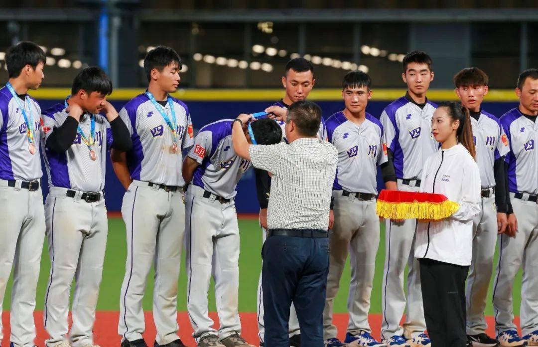 冠军杯赛暂停受疫情影响，气势如虹