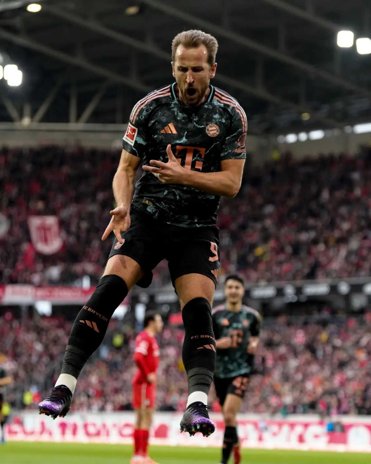 弗赖堡连续取胜，冲击德甲前三位置，战绩斐然