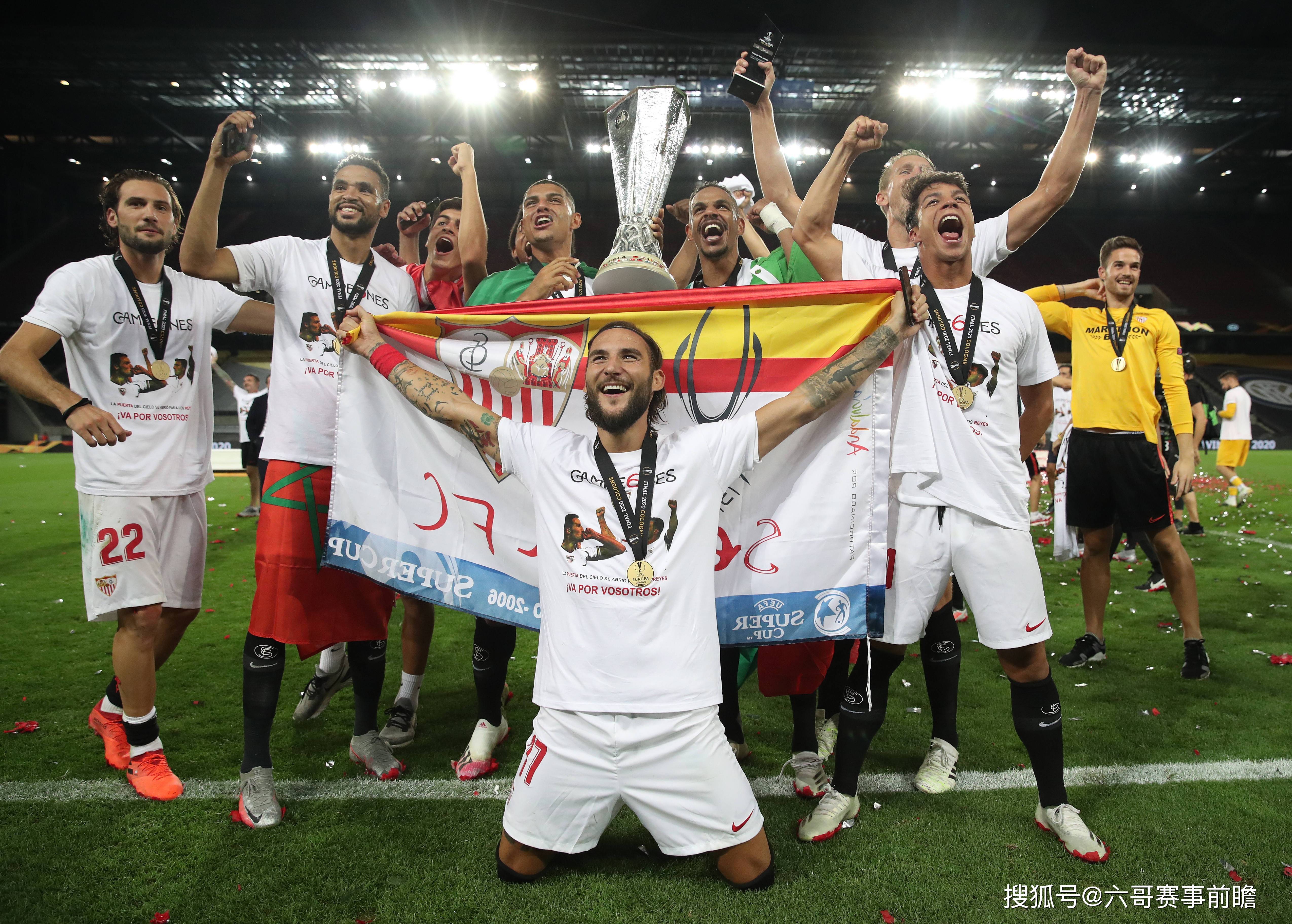 瓦伦西亚取胜收场，前锋破门得分，带领球队晋级，掌声雷动的简单介绍