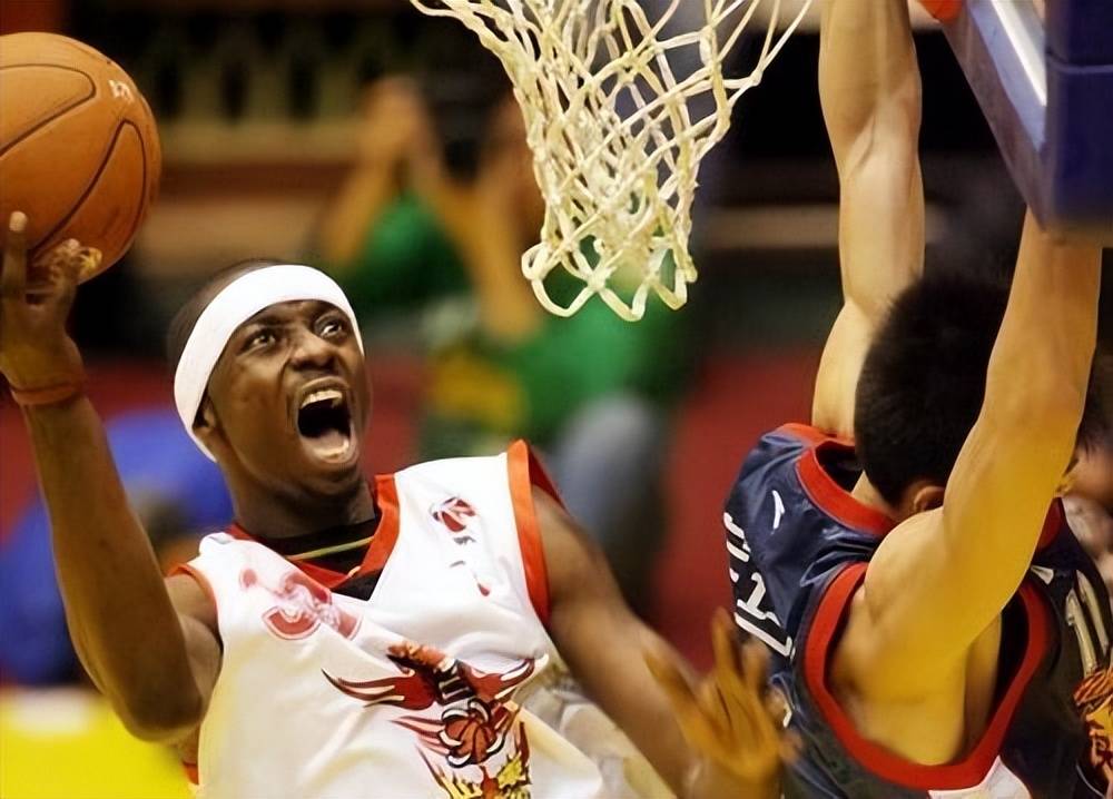 弱队意外反超,强队面临挑战,气势如虹 弱队意外反超,强队面临挑战,气势如虹