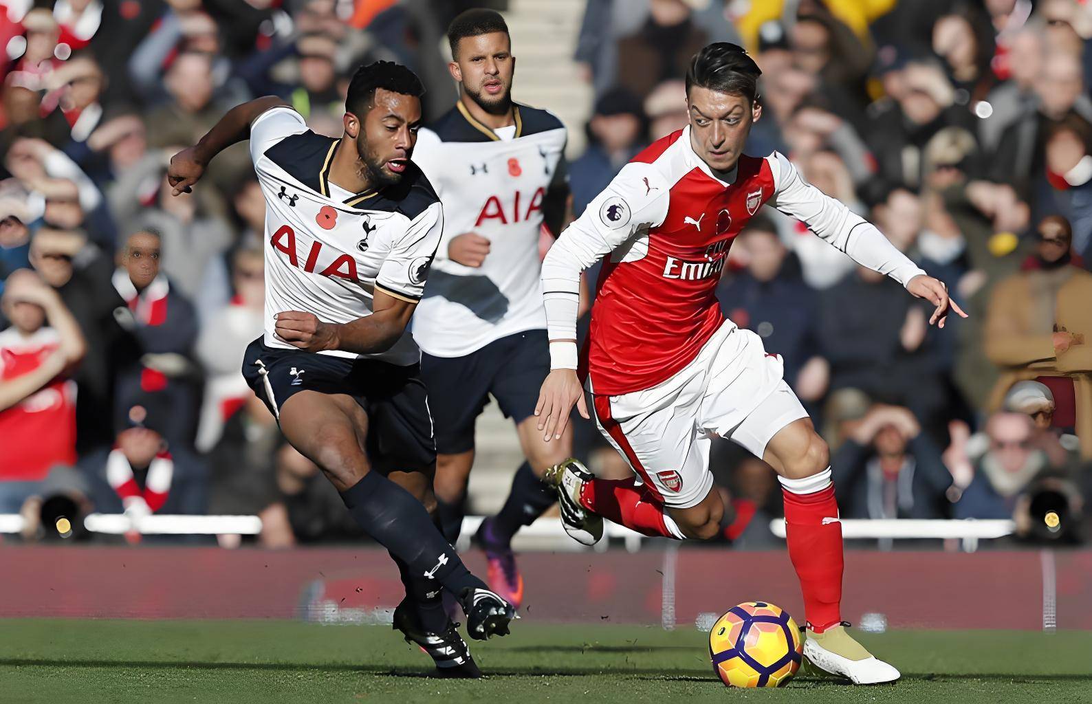 关于热刺中场在比赛中受伤，球队实力受到考验，全场震撼的信息