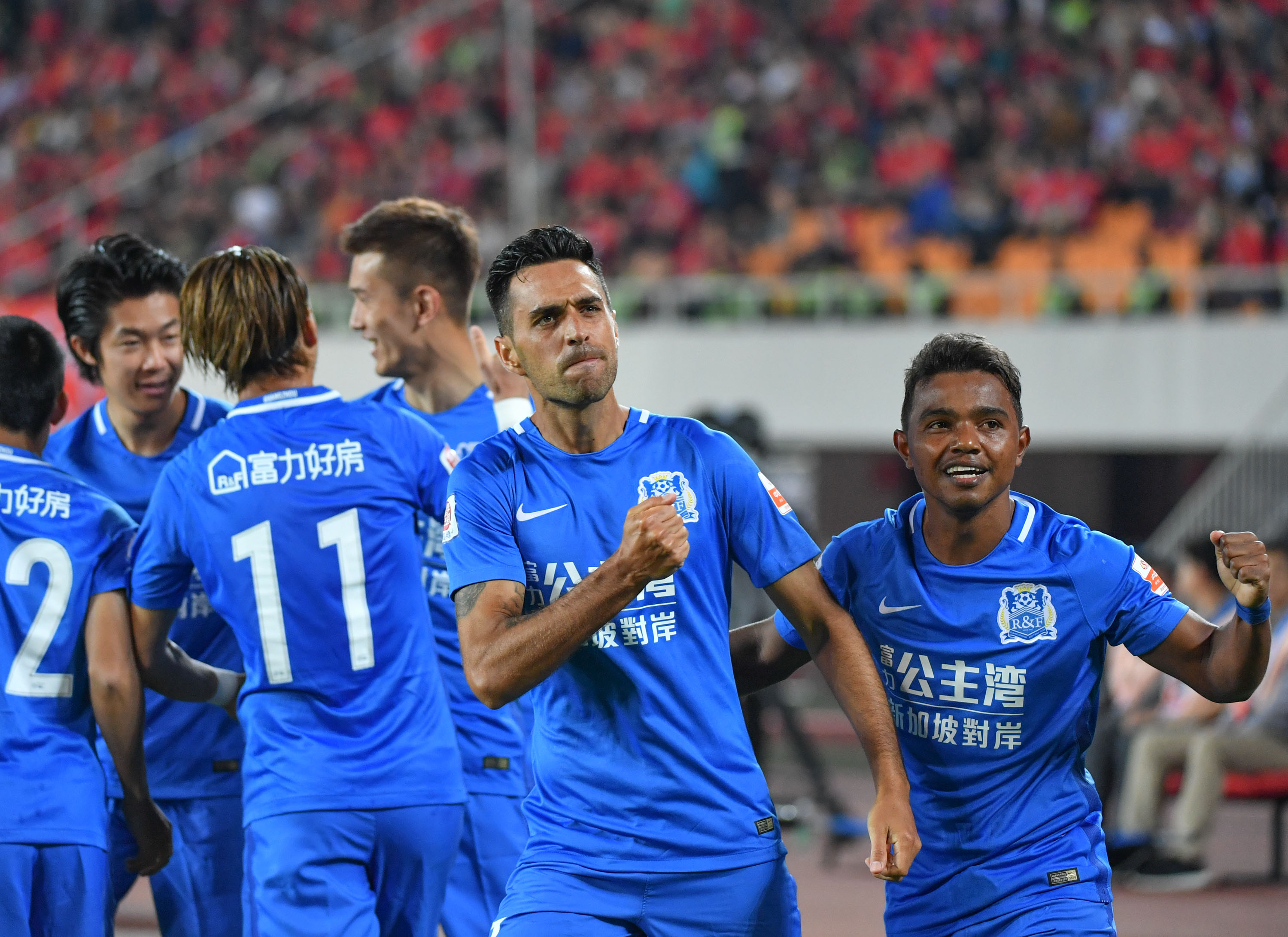 关于广州富力客场大胜,豪取联赛第一,气势如虹的信息 关于广州富力客场大胜,豪取联赛第一,气势如虹的信息