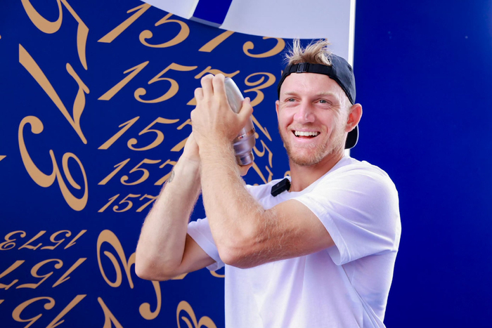 拉沃尔杯碾压年终总决赛，梅德韦杰夫带队取胜的简单介绍