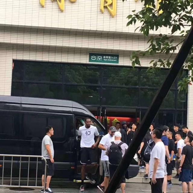 开云体育app-包含广州队轻取广东队，杜兰特点燃赛场的词条