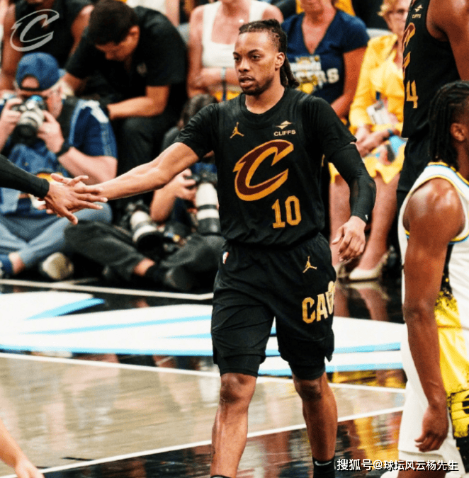 四川队力克步行者，米切尔统治全场的简单介绍