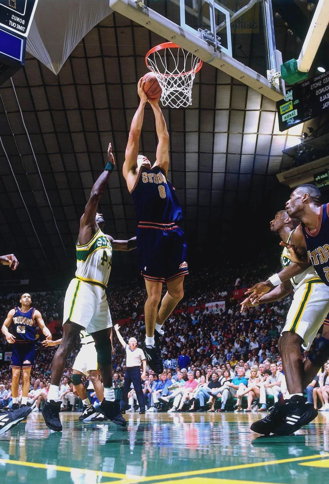 福建队力克公牛，克莱高光表现