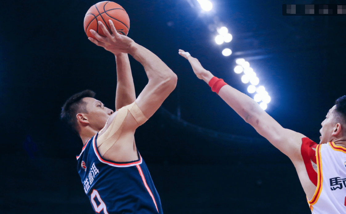 吉林队鏖战四川队，莫兰特扛起全队