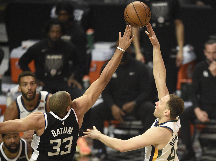 开云体育在线-法国队翻盘德国队，郑思维统治全场