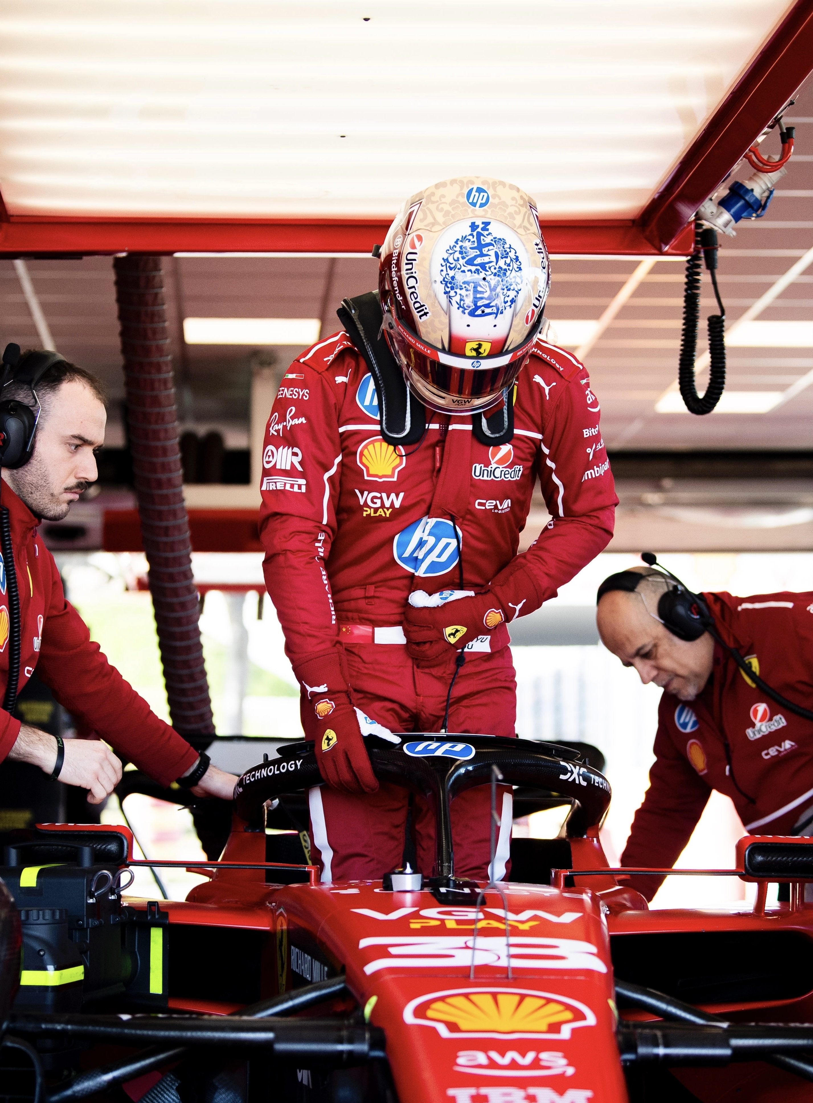 哈斯车队绝杀阿斯顿马丁,周冠宇点燃赛场 哈斯车队绝杀阿斯顿马丁,周冠宇点燃赛场