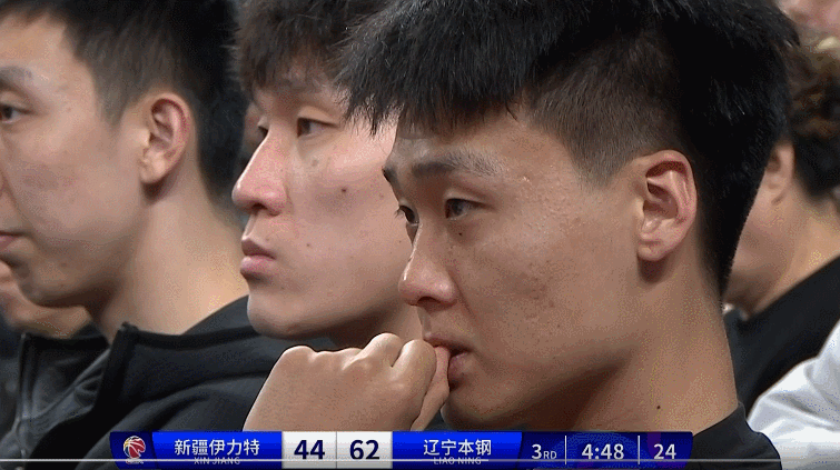 新疆队鏖战吉林队,张镇麟带队取胜 新疆队鏖战吉林队,张镇麟带队取胜